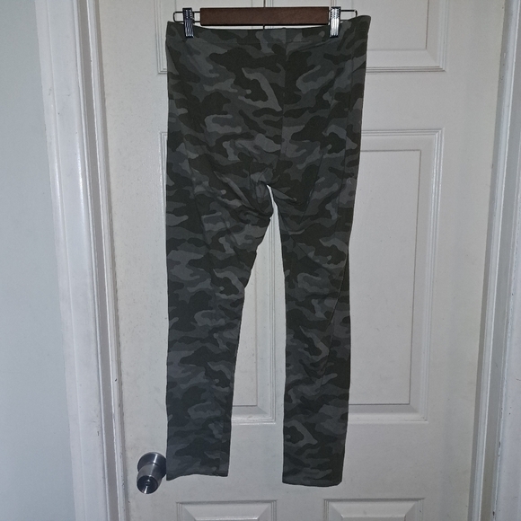 A.n.a camo leggings size large - Picture 3 of 3